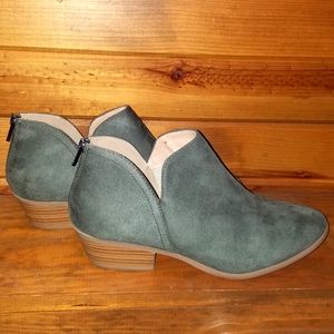 Womens Sz 11 Green Suede Booties